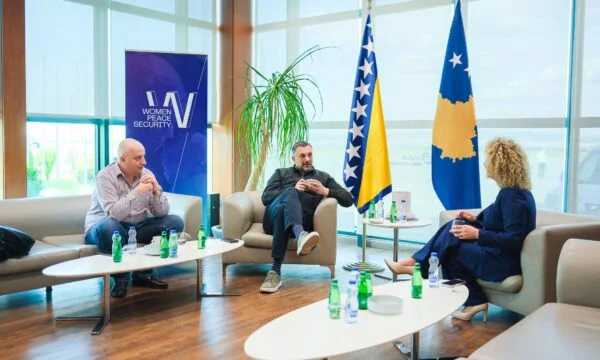 À l'invitation d'Osman, un haut diplomate bosniaque arrive au Kosovo