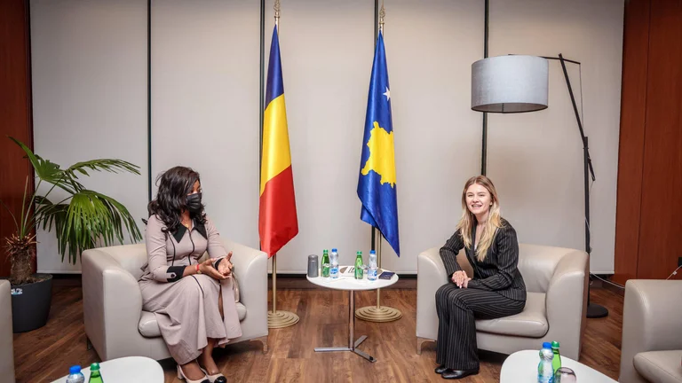 Tschad Staatsminister Reaches Kosovo