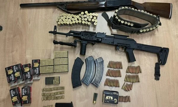 Cinq personnes arrêtées à Rugova à Gjakova, armes saisies