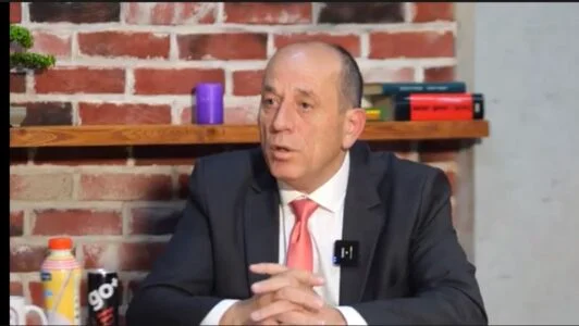 Régime d'exploitation de la mafia de puissance, vacances Kurt en Grèce Tout ce que Shala a dit dans Periscope