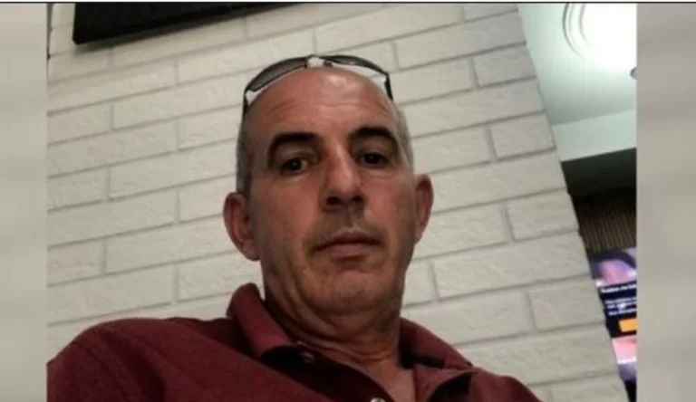 57enne ucciso oggi nel cortile, terza vittima di famiglia in un conflitto di 30 anni
