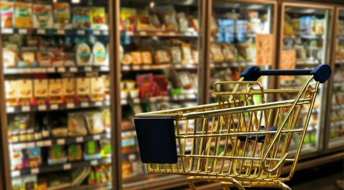 L'exil tente de voler sur un marché de Llapnelle, arrêté par la police