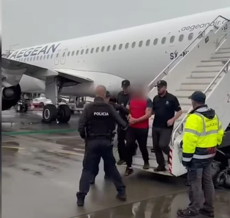 “Le Waned” extrade deux fugitifs vers l'Albanie en Grèce et en Italie