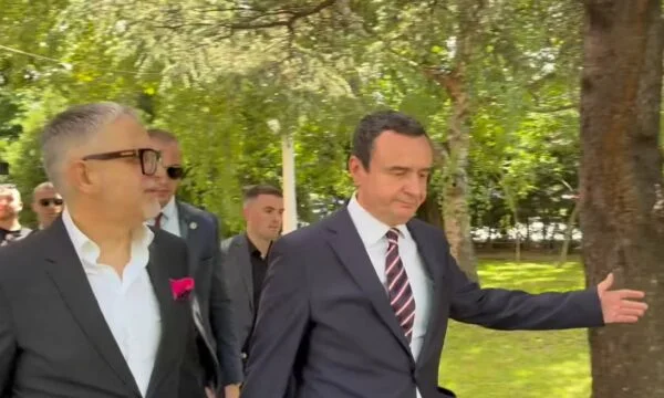 Kurt du Parlement au gouvernement, Sée ne dit rien aux médias après 24e échec