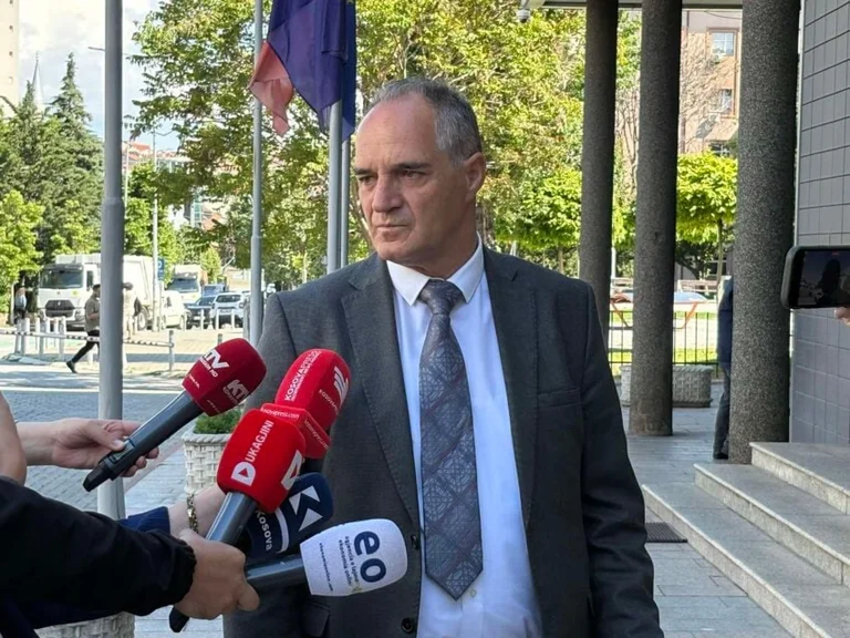 Hasani: No espero ningún cambio sin la decisión del Tribunal Constitucional