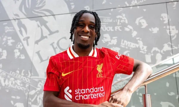 Liverpool presenta la nueva firma que reemplazará a Arnold