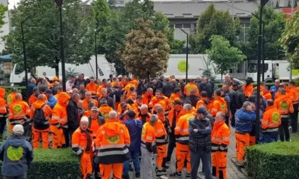 “Cleaning” am neunten Streiktag, halten Sie auf ihre Forderungen