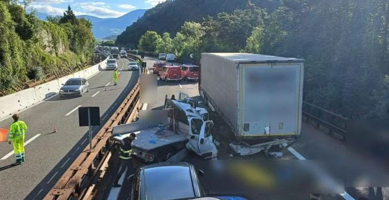Bild eines schweren Unfalls in Italien angeblich getötet zwei Kosovo Exils