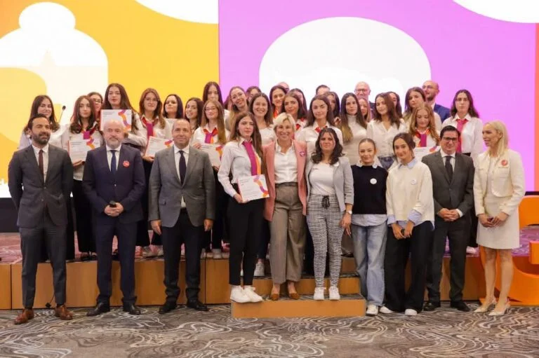 Leader del futuro in cielo e sulla terra, Pristina Airport supporta il potenziamento delle ragazze