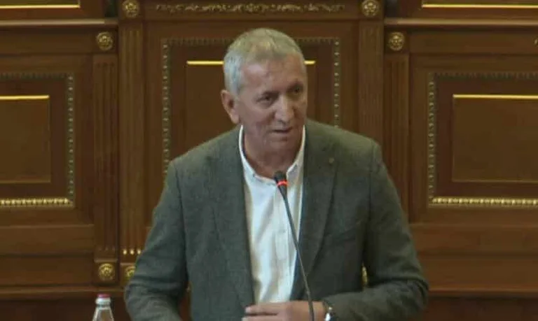 “F Êtes-vous sûr du poste de ministre de la Défense”, comment Quinn a-t-il été contacté par le VV?
