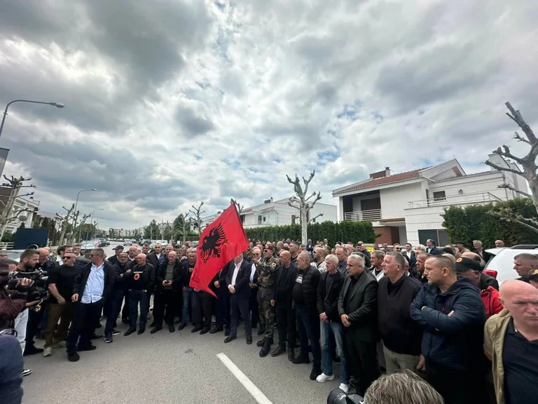 L'avocat réagit à Trendafilova pour la protestation des anciens combattants : Il est suggéré que la liberté de réunion soit garantie