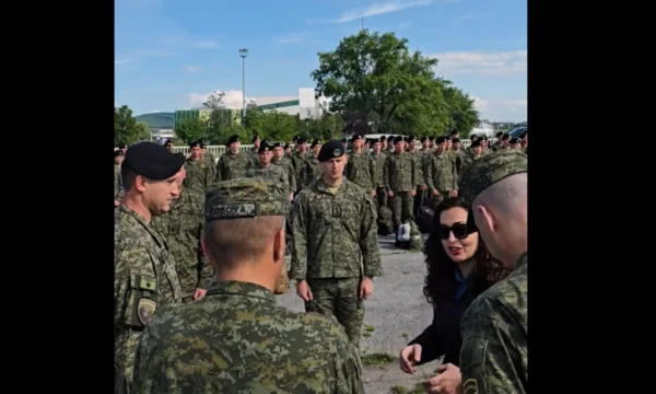 152 soldados del KSF se dirigen hacia los EE.UU., Osman los transmitió después de regresar de allí hoy.