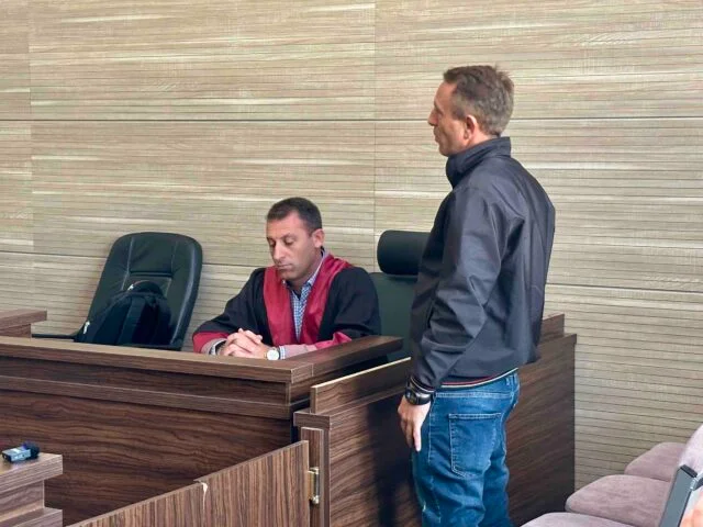 6 meses de prisión contra el exilio, acusado por el titular Faton Peci