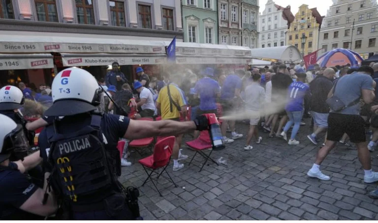 Un combat entre Chelsea et les fans de Betty avant la finale de la Conference League