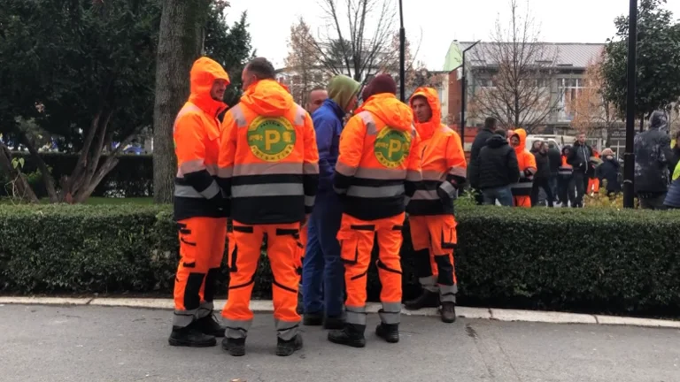 Empleados de la empresa, que siete días en huelga