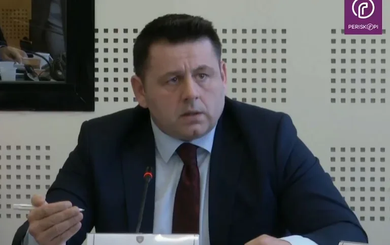 Xhelal Sveçla në zyret e Sindikatës së Policisë? Zeqiri thotë se do e raportojnë nëse ndodh – Vjen reagimi epik i Bekë Berishës