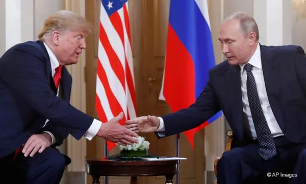 Trump avec une critique farouche : Poutine jouant avec le feu