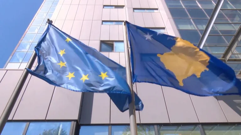 L'UE commence à lever les mesures contre le Kosovo, mais le processus reste conditionnel