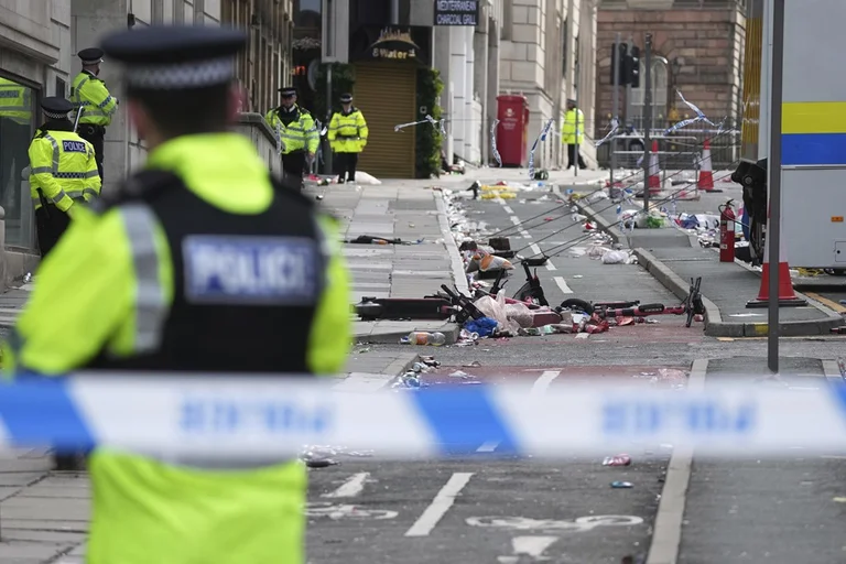 Il re e il principe del Galles reagiscono all'incidente di Liverpool di ieri