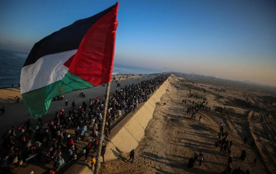 300 escritores franceses demandan que la guerra en Gaza sea llamada