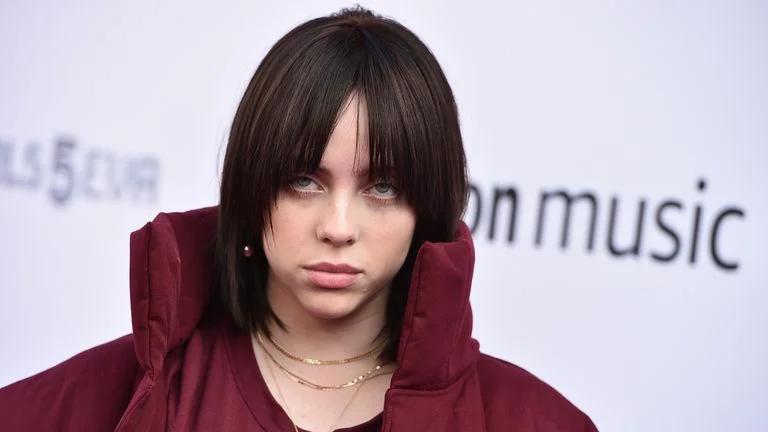 Billie Eilish tregon se pornografia në fëmijëri i ‘shkatërroi trurin’