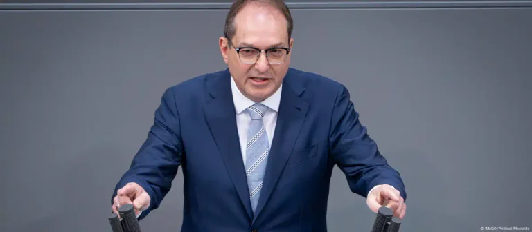 Ministro dell'Interno della Germania con Bill sulla limitazione della riunificazione della famiglia