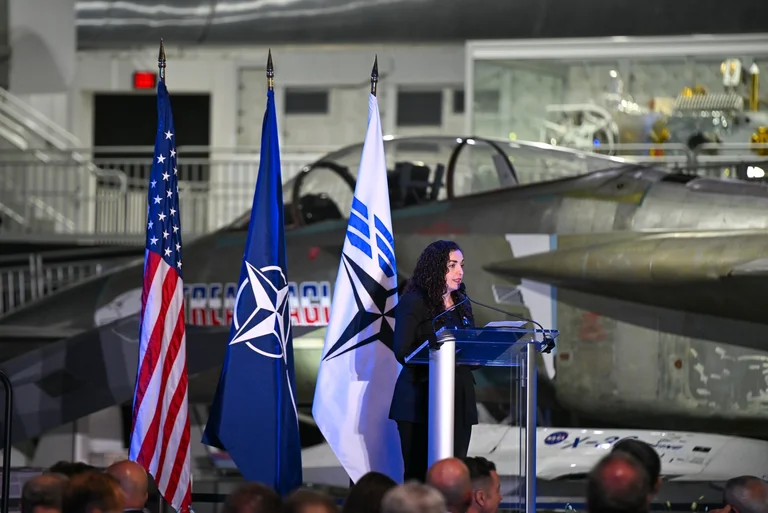Osman beim Abendessen des amerikanischen Kongresses und des AP der NATO: Ewige Höhe für unsere Freunde der Freiheit und des Friedens