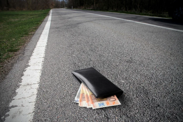 Bürger über das Geld, das in Shupkovc gefunden wurde, fordern die Polizei den Besitzer auf, Bericht zu erstatten
