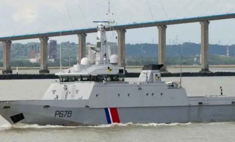 La France a saisi 1 navire britannique, a effectué la pêche illégale dans leurs eaux