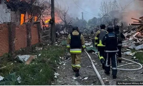 Les attaques russes tuent huit personnes en Ukraine, disent les officiels