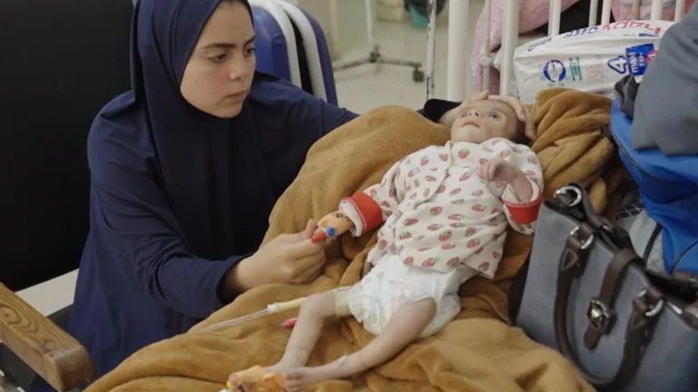 Aya, un bébé de trois mois à Gaza qui l'a nourrie