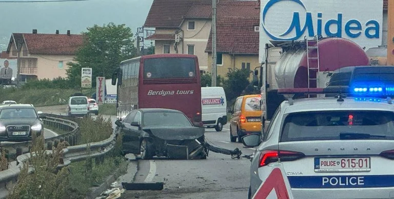 Zwei verletzt durch Unfall in Pristina-Peje magistrate, polizeiliche Details