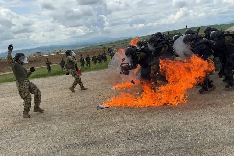 Bulgarian KFOR Soldiers Trained for Mob Control, Riots