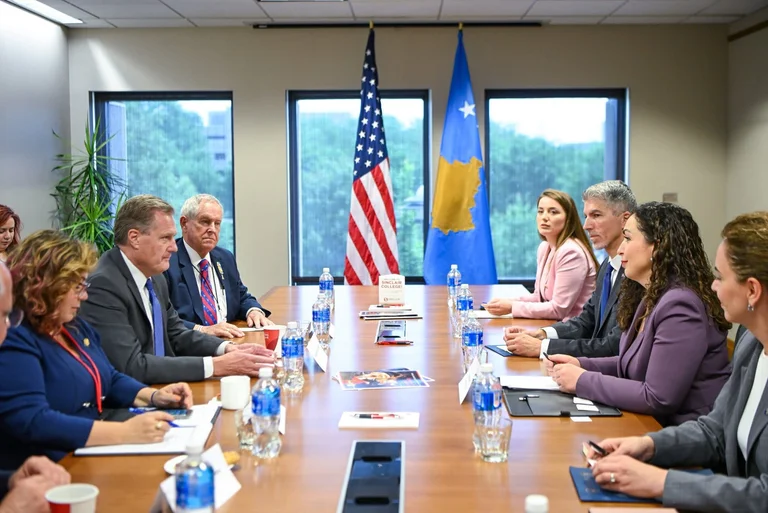 Osmani se reúne con la delegación del Congreso de Estados Unidos, habla de cooperación con Kosovo