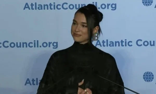Shuma marramendëse që Dua Lipa fitoi vetëm brenda një muaji në vitin 2021