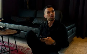 Yll Limani avec des mots de cœur pour la personne la plus chère