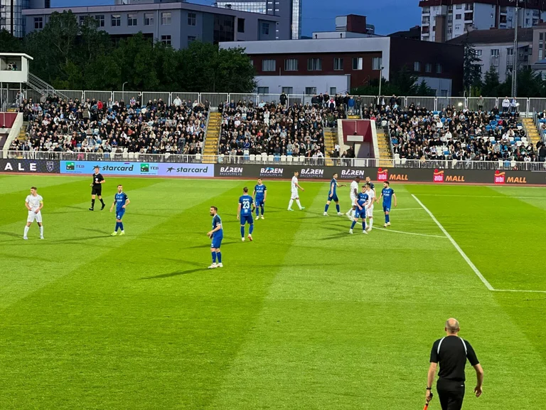 Cases from both teams, played 25 minutes in the Cup final