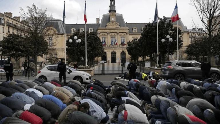 Rapport français : Les islamistes infiltrent les institutions républicaines de France, menace pour la cohésion nationale