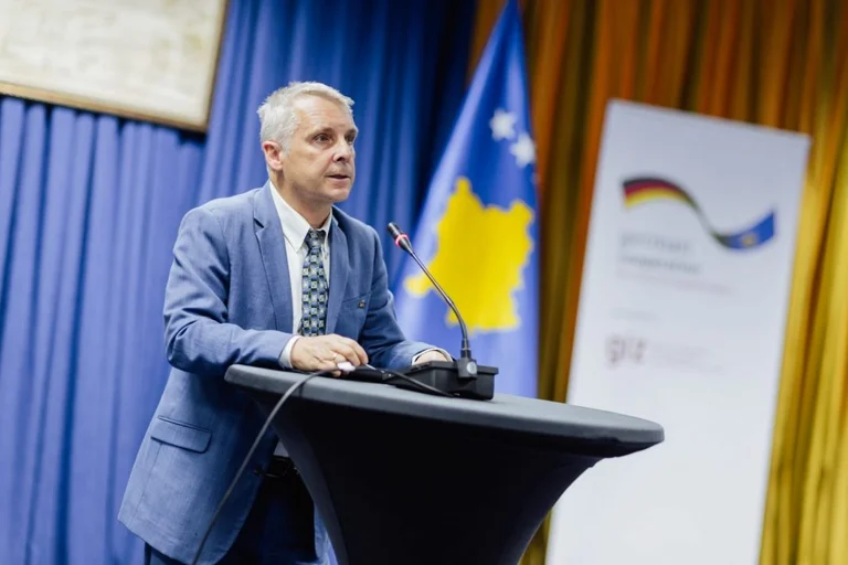 Rohde: Ich bin frustriert, dass Maßnahmen gegen den Kosovo noch nicht abgeschafft werden müssen