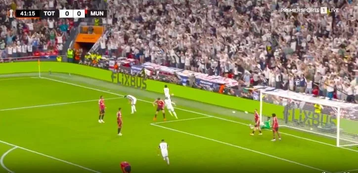 Tottenham devant la Ligue finale d'Europe, Jonson marque United