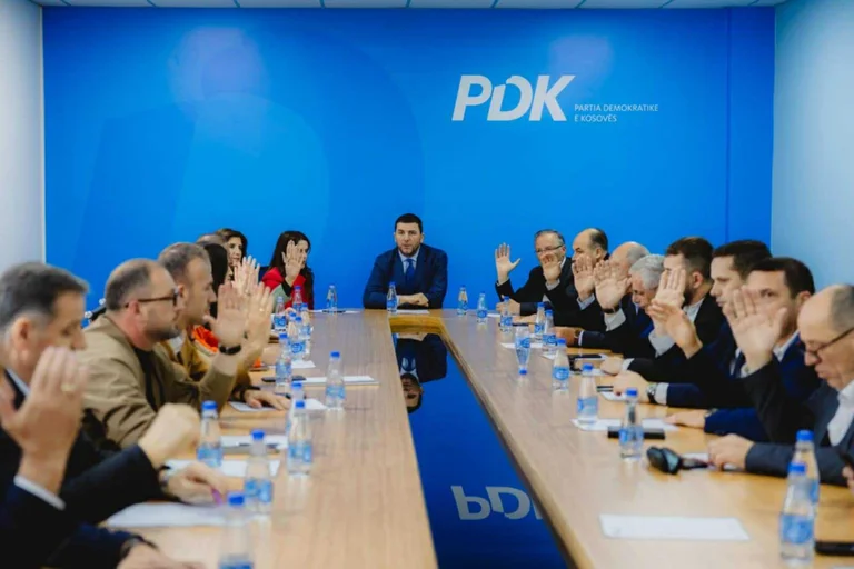 Le PDK tient la réunion ordinaire de la présidence : crise institutionnelle et préparation des élections locales