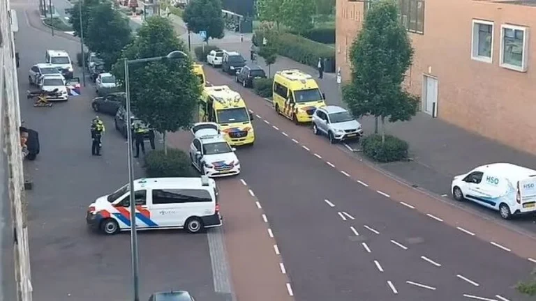 A stab attack in Holland: Some injured persons included a police official