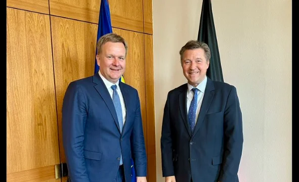 Sorensen trifft sich auf das Volk der Kanzlerin Merz: Diskussion der Normalisierung der Beziehungen zwischen Kosovo, Serbien