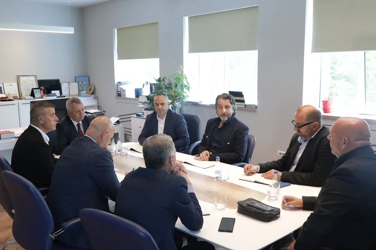 Rifiuti: Rama in riunione con altri comuni d'azione decide di coinvolgere operatori privati