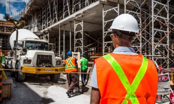 La vie albanaise perdue en Italie, frappée par camion sur un chantier