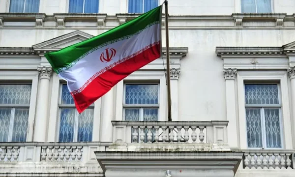 Les conflits diplomatiques entre la Grande-Bretagne et l'Iran s'amplifient à la suite d'une mise en accusation contre trois Iraniens