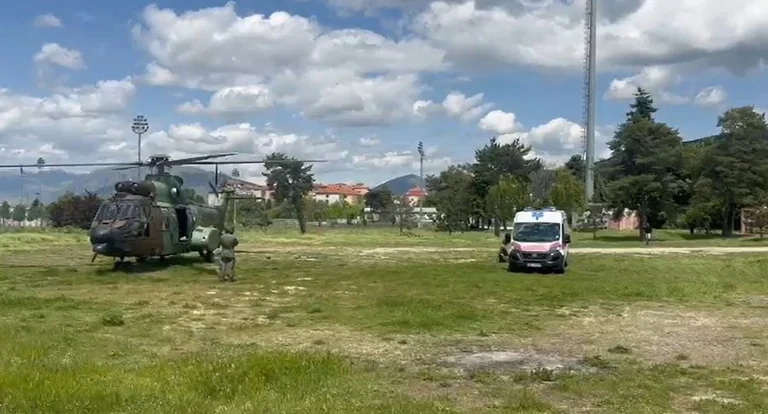 Chute du toit de l'église, prêtre envoyé hélicoptère à Tirana