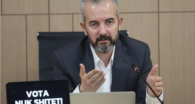 Celibashi : Les candidats tentent d'entrer dans les bureaux de vote, interdits par le Code électoral