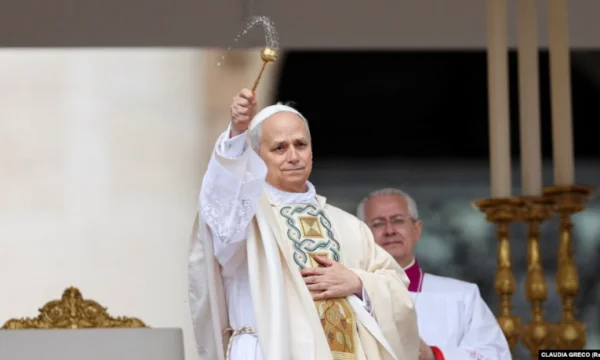 Papst Leon fordert Einheit, verspricht nicht “aucrat”