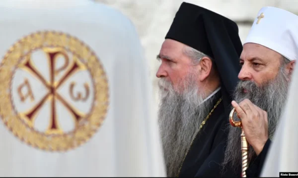 De la louange à la décoration : l'accès de l'Église serbe aux criminels de guerre
